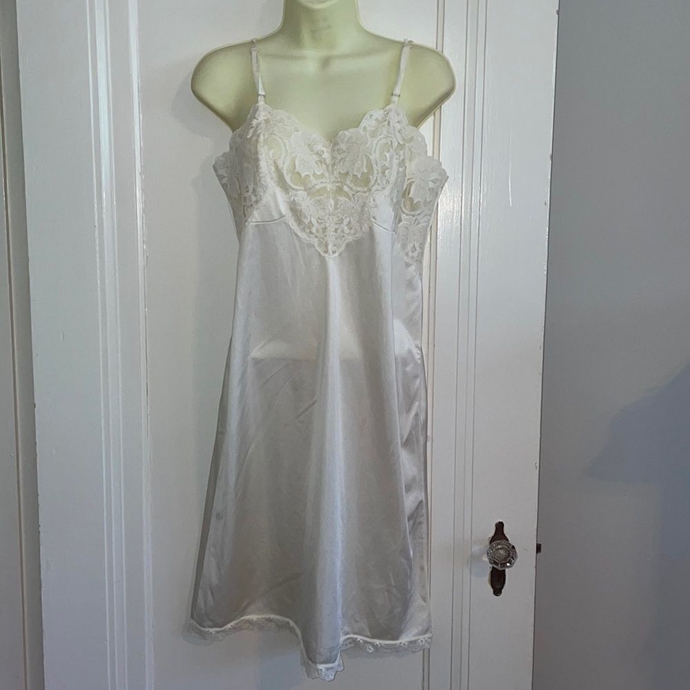 Vtg JCPENNEY cream colored full slip with‎ lace bodice - Picture 1 of 7